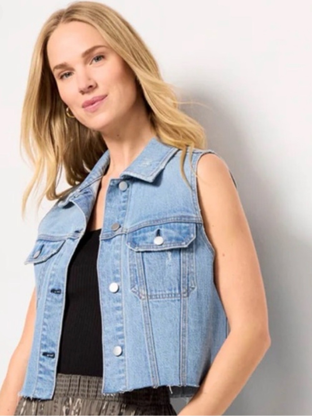 Evereve Light Blue Denim Sleeveless Vest